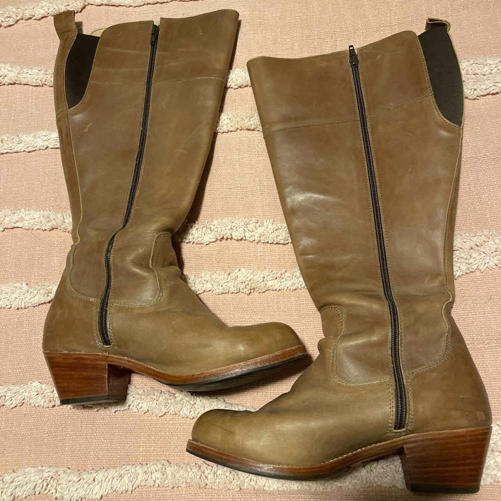 Stylish Tan Heeled Boots